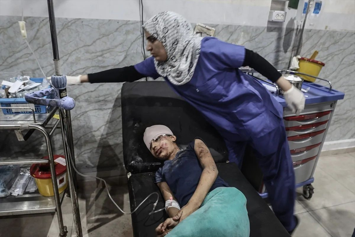 Hastane, barınak, sivil araç… İsrail ateşkesi bozdu yine masumları vurdu! Gazze’de 24’ü çocuk 63 Filistinli hayatını kaybetti - Sayfa 4