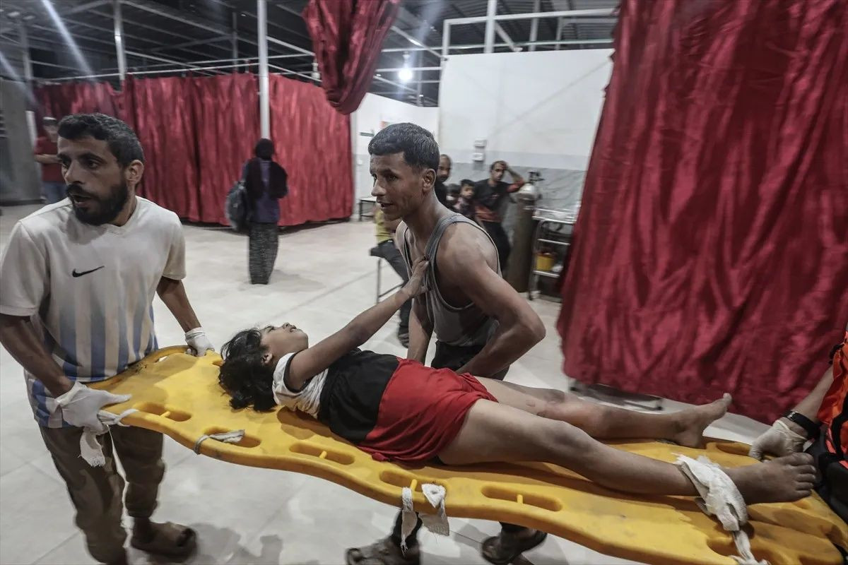 Hastane, barınak, sivil araç… İsrail ateşkesi bozdu yine masumları vurdu! Gazze’de 24’ü çocuk 63 Filistinli hayatını kaybetti - Sayfa 7