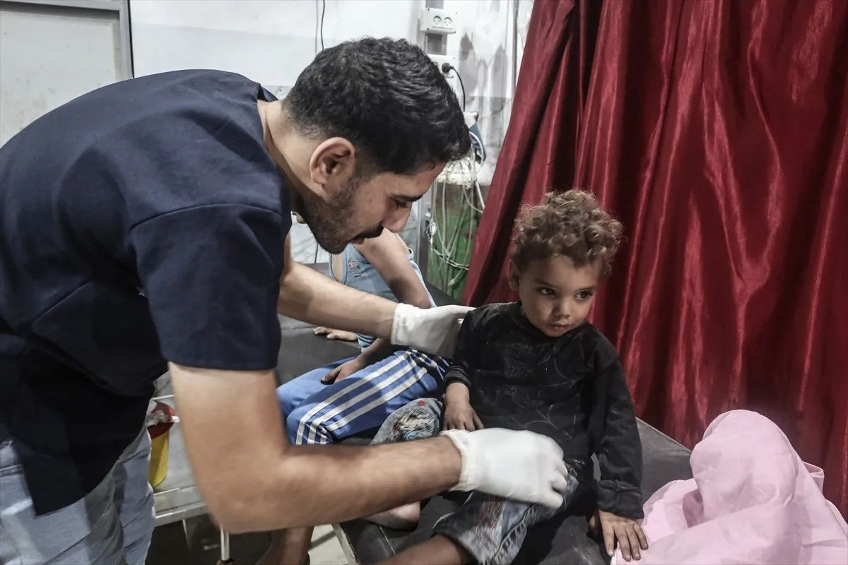 Hastane, barınak, sivil araç… İsrail ateşkesi bozdu yine masumları vurdu! Gazze’de 24’ü çocuk 63 Filistinli hayatını kaybetti - Sayfa 5