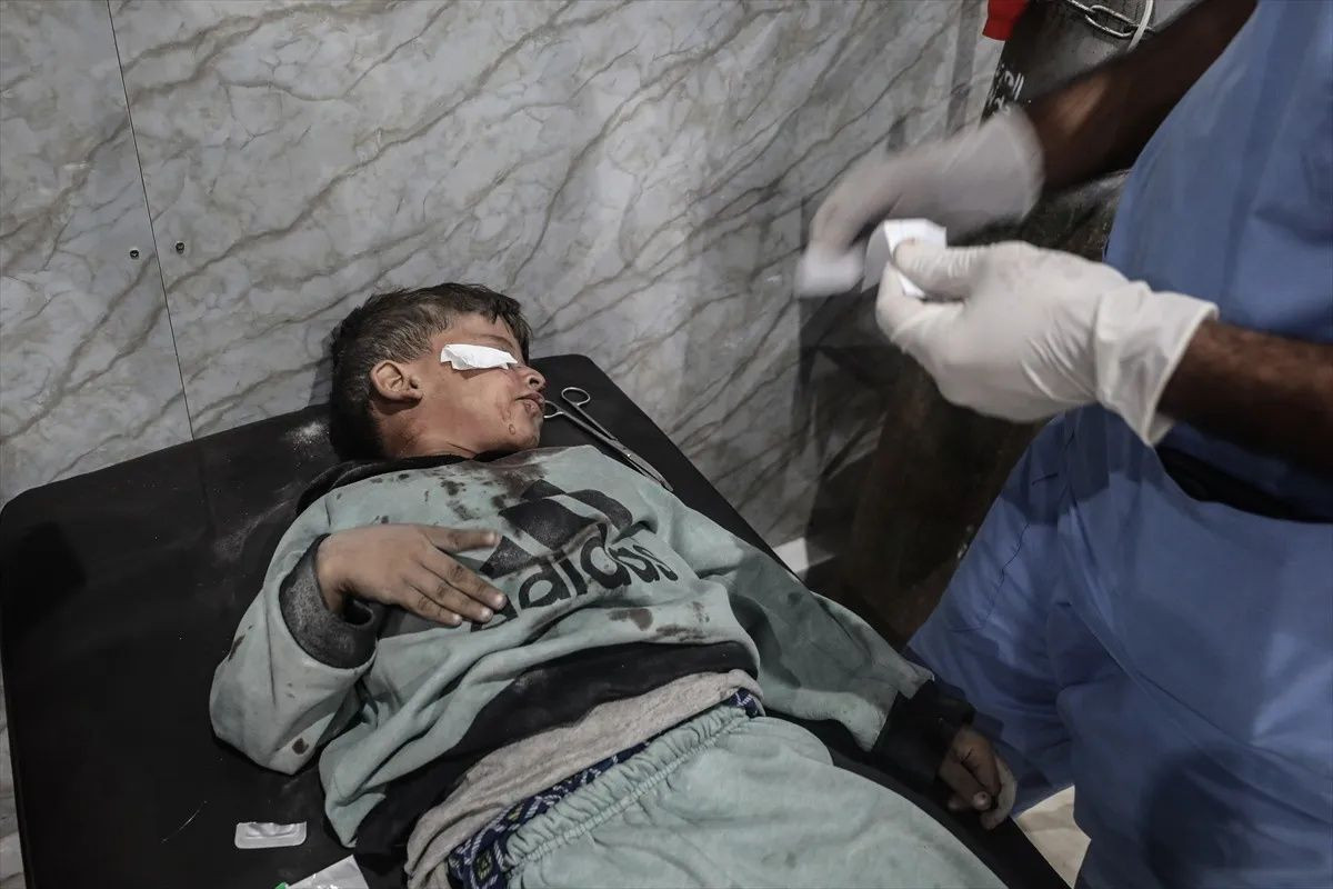 Hastane, barınak, sivil araç… İsrail ateşkesi bozdu yine masumları vurdu! Gazze’de 24’ü çocuk 63 Filistinli hayatını kaybetti - Sayfa 11