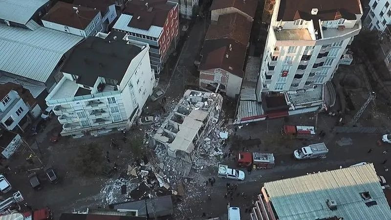 Gebze’deki faciada yeni detaylar: 2012 yapımı binada sadece Bilir ailesi yaşıyordu! Eczane sahibi: Kolon yoktu! - Sayfa 8