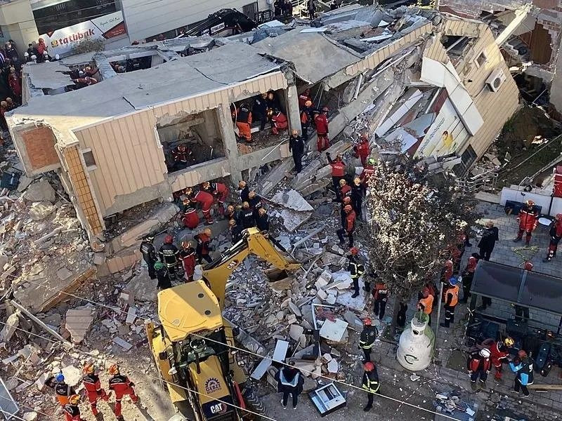 Gebze’deki faciada yeni detaylar: 2012 yapımı binada sadece Bilir ailesi yaşıyordu! Eczane sahibi: Kolon yoktu! - Sayfa 4