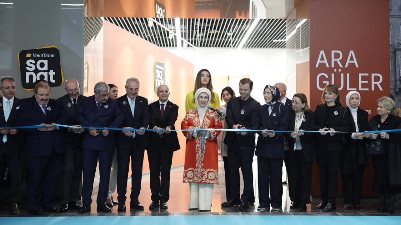 Emine Erdoğan, VakıfBank Sanat Galerisi'nin açılışına katıldı - Sayfa 1