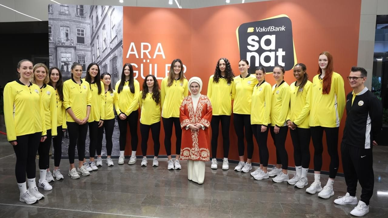 Emine Erdoğan, VakıfBank Sanat Galerisi'nin açılışına katıldı - Sayfa 4