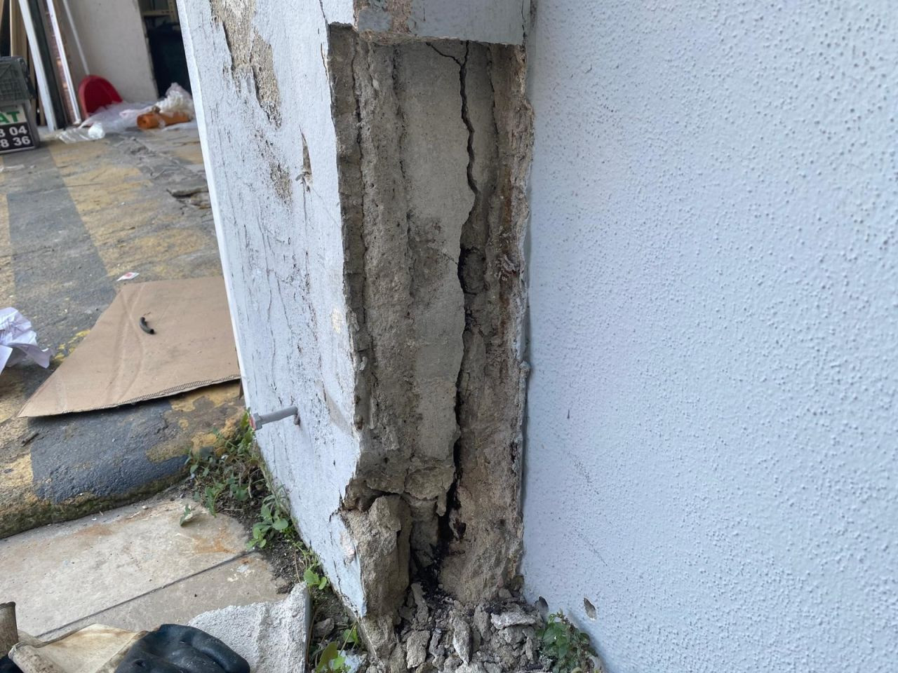 Gebze faciası hafızalardan silinmemişken İstanbul'un kalbinde yapı krizi! İki katlı binanın kolonlarında patlama sesleri, zeminde çatlak ve kayma meydana geldi - Sayfa 5