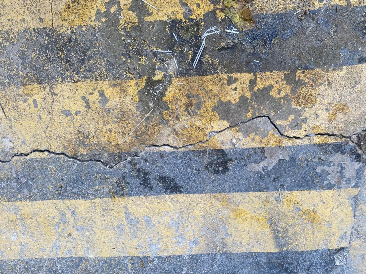 Gebze faciası hafızalardan silinmemişken İstanbul'un kalbinde yapı krizi! İki katlı binanın kolonlarında patlama sesleri, zeminde çatlak ve kayma meydana geldi - Sayfa 3