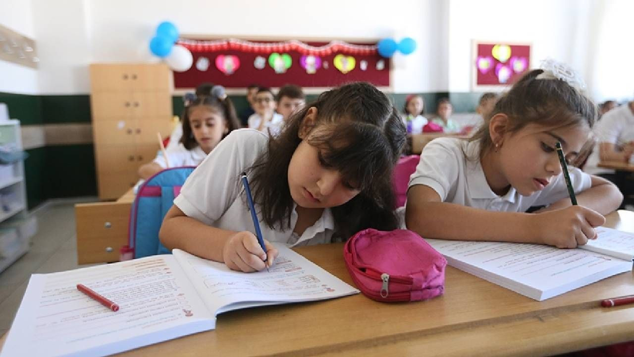 MEB’den müfredat hamlesi! İlkokullarda bilinçli tüketici dersi başlıyor: Çocuklar erken yaşta haklarını öğrenecek - Sayfa 5