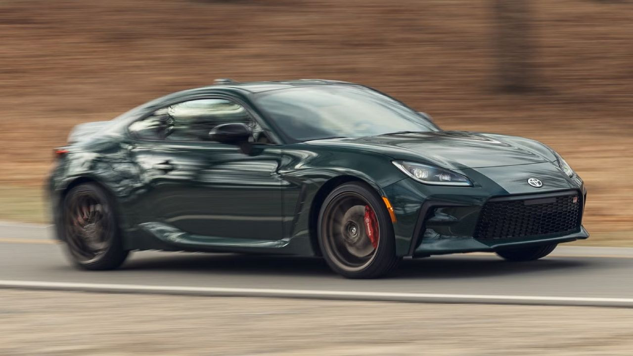 Gelmiş geçmiş en iyi yol tutuşa sahip 20 otomobil! Bu iş için referans oluyorlar - Sayfa 15