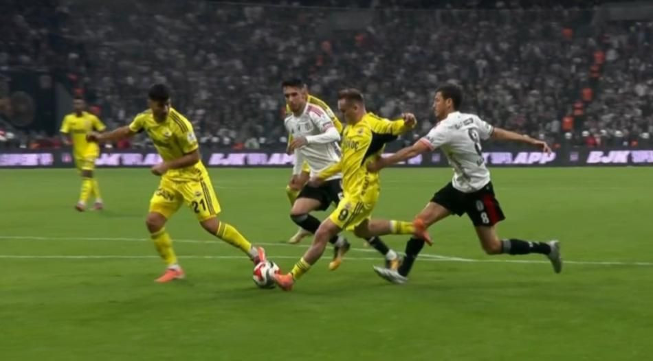 Maç sonrası Trio ekibi şok gerçeği açıkladı! Fenerbahçe'nin 2 penaltısı verilmemiş, resmen hakem Fener'i doğramış! - Sayfa 8