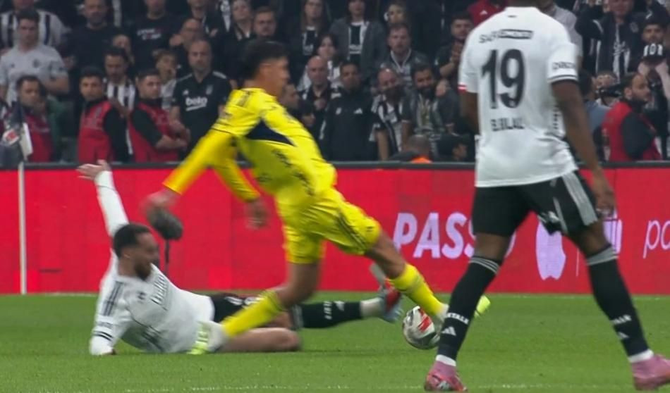 Maç sonrası Trio ekibi şok gerçeği açıkladı! Fenerbahçe'nin 2 penaltısı verilmemiş, resmen hakem Fener'i doğramış! - Sayfa 2