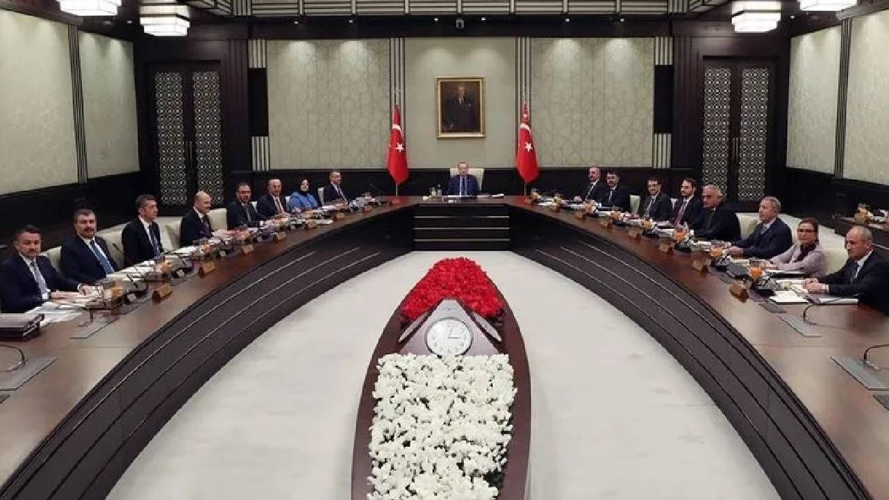 PKK'nın çekilmesi sonrası ilk kez! Cumhurbaşkanlığı kabinesi bugün toplanıyor: Gözler terörsüz Türkiye sürecinde - Sayfa 1