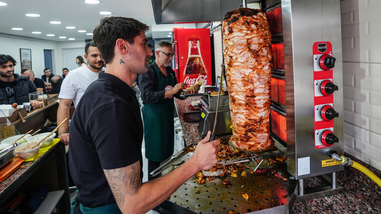 Futbolu bıraktı dönerci oldu! Şampiyonlar Ligi'nde forma giymişti... Şimdiki hayatı herkesi şaşırttı - Sayfa 2
