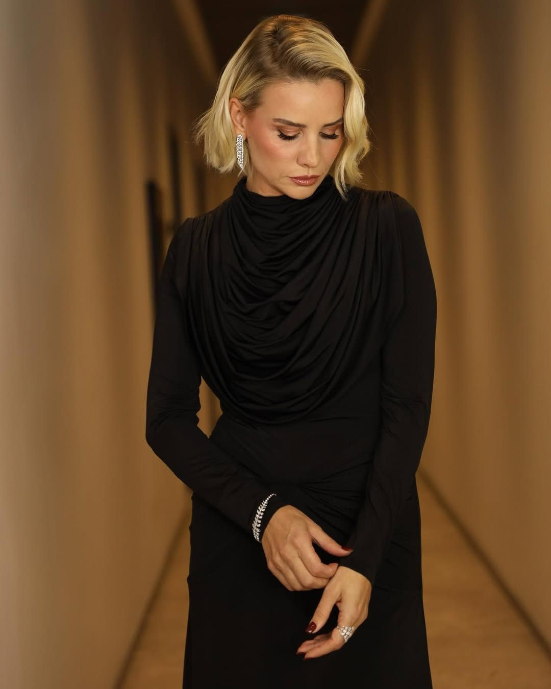 Esra Erol, tarzıyla ödül gecesine damga vurdu - Sayfa 2