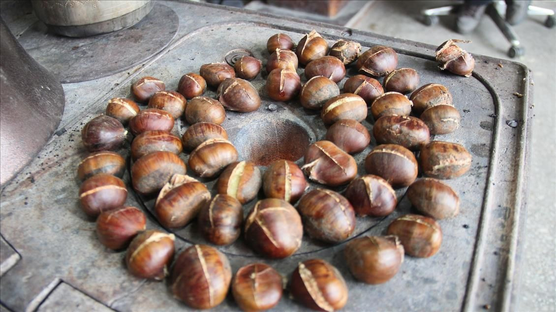Kestane kabuğunun kalıp gibi çıkmasını sağlıyor; Taksimli seyyar satıcıların uyguladığı teknik - Sayfa 2