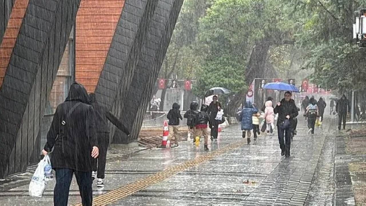Meteoroloji’den İstanbul dahil 6 ile sağanak alarmı! Fırtına, şimşek ve pus geliyor - Sayfa 10