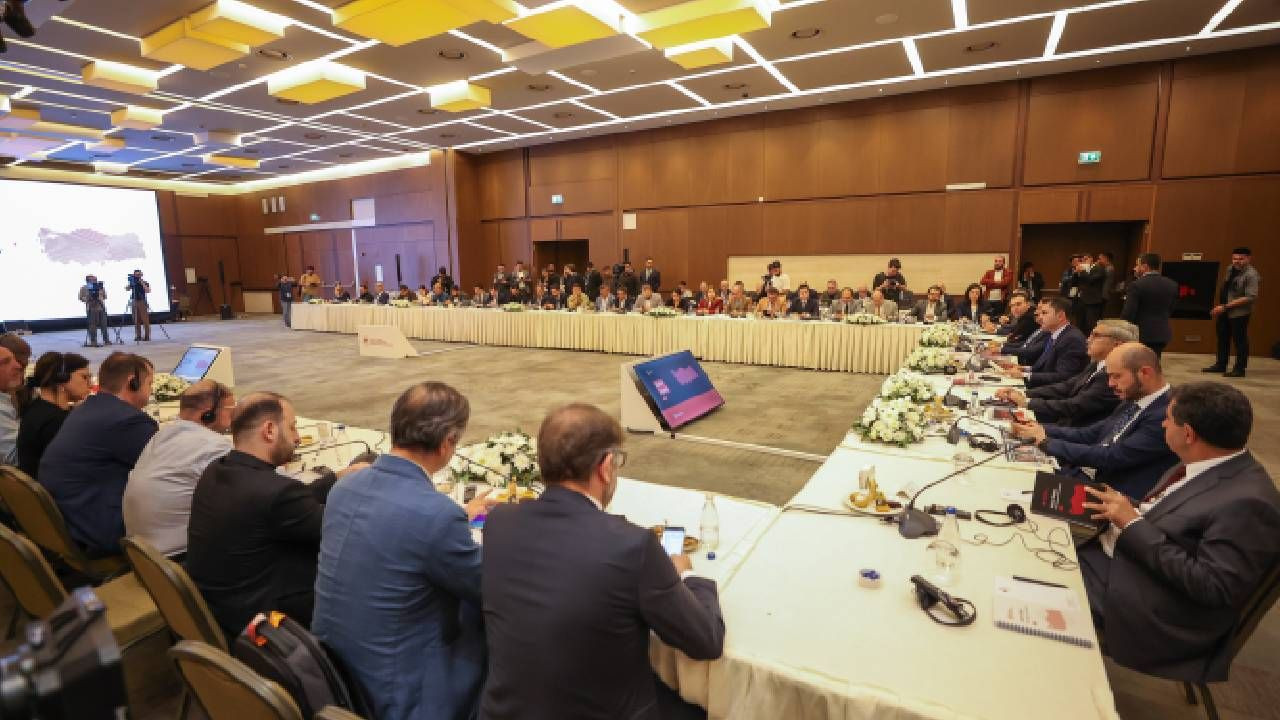 Yerli ve yabancı gazetecileri ağırlayan Murat Kurum'dan CHP'ye sert eleştiri: 'Maketini bile yapamazlar' - Sayfa 3