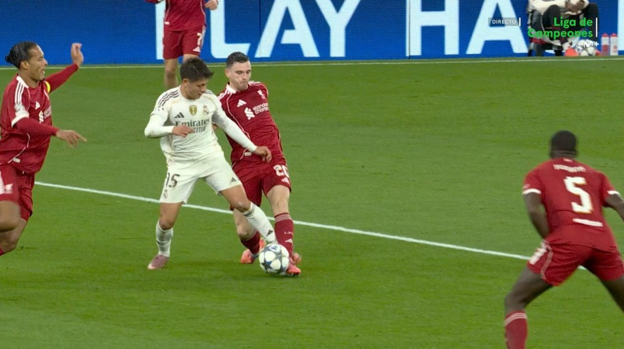 Arda Güler'e yapılan hareket maçın önüne geçti! Real Madrid taraftarı sosyal medyayı ayağa kaldırdı - Sayfa 4