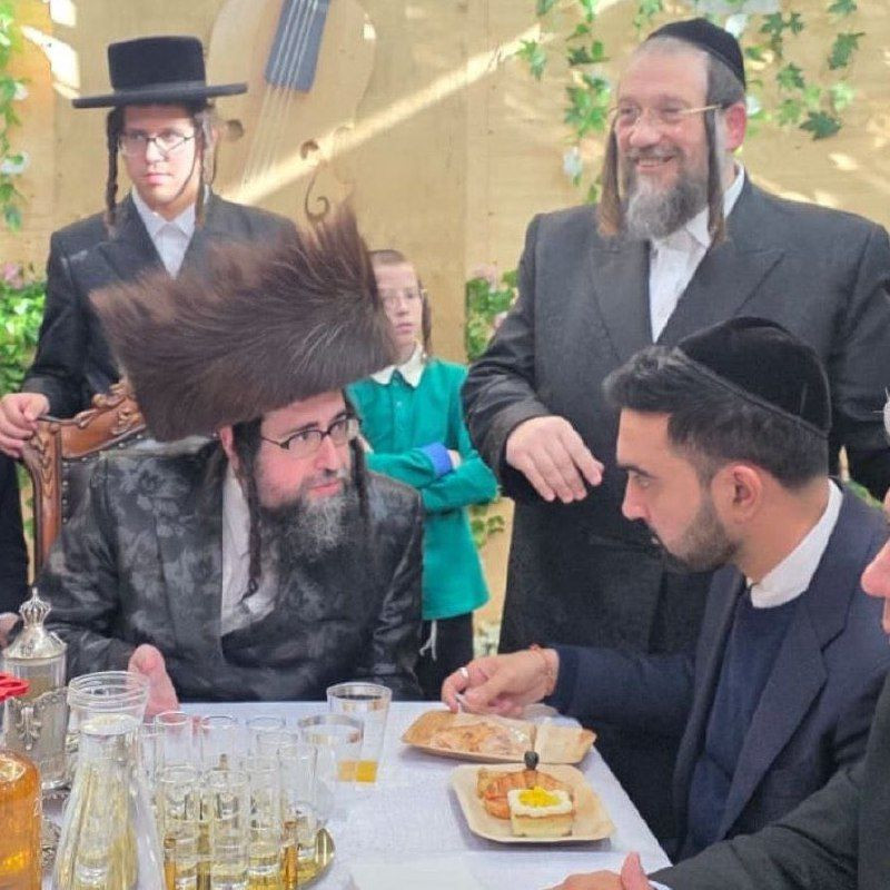 Filistin yanlısı, halkçı ve cesur: New York’un yeni Müslüman Belediye Başkanı Zohran Mamdani kimdir? Son 1 haftada cuma namazına gitti, şabat yemeğine katıldı, kilise ayininde konuştu ve gay barda DJ'lik yaptı - Sayfa 3