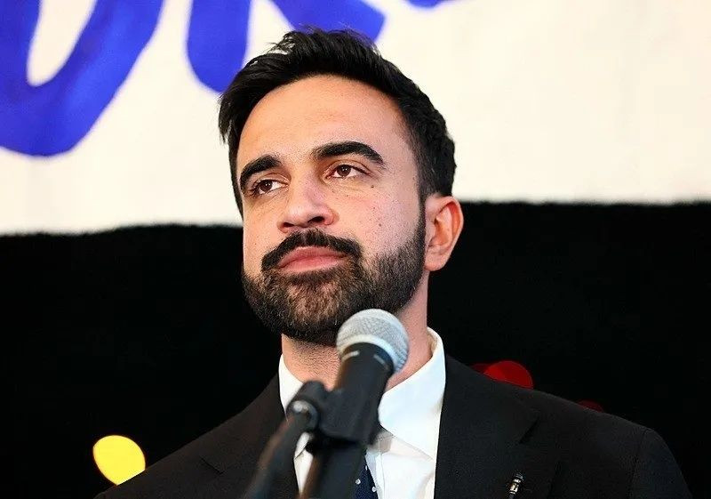 Filistin yanlısı, halkçı ve cesur: New York’un yeni Müslüman Belediye Başkanı Zohran Mamdani kimdir? Son 1 haftada cuma namazına gitti, şabat yemeğine katıldı, kilise ayininde konuştu ve gay barda DJ'lik yaptı - Sayfa 8