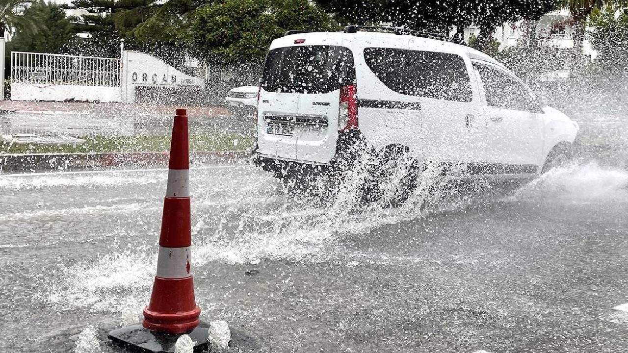 Meteoroloji saat verdi! İstanbul, Antalya ve 11 kentte sağanak etkili olacak - Sayfa 1