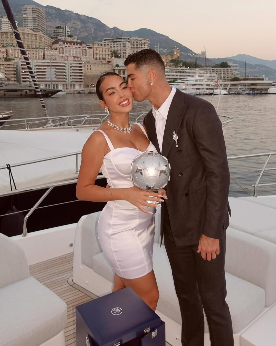 Milyon dolarlık yüzükle evlenme teklifi etmişti! Cristiano Ronaldo, Georgina Rodriguez ile nikah masasına oturacağı tarihi açıkladı - Sayfa 3