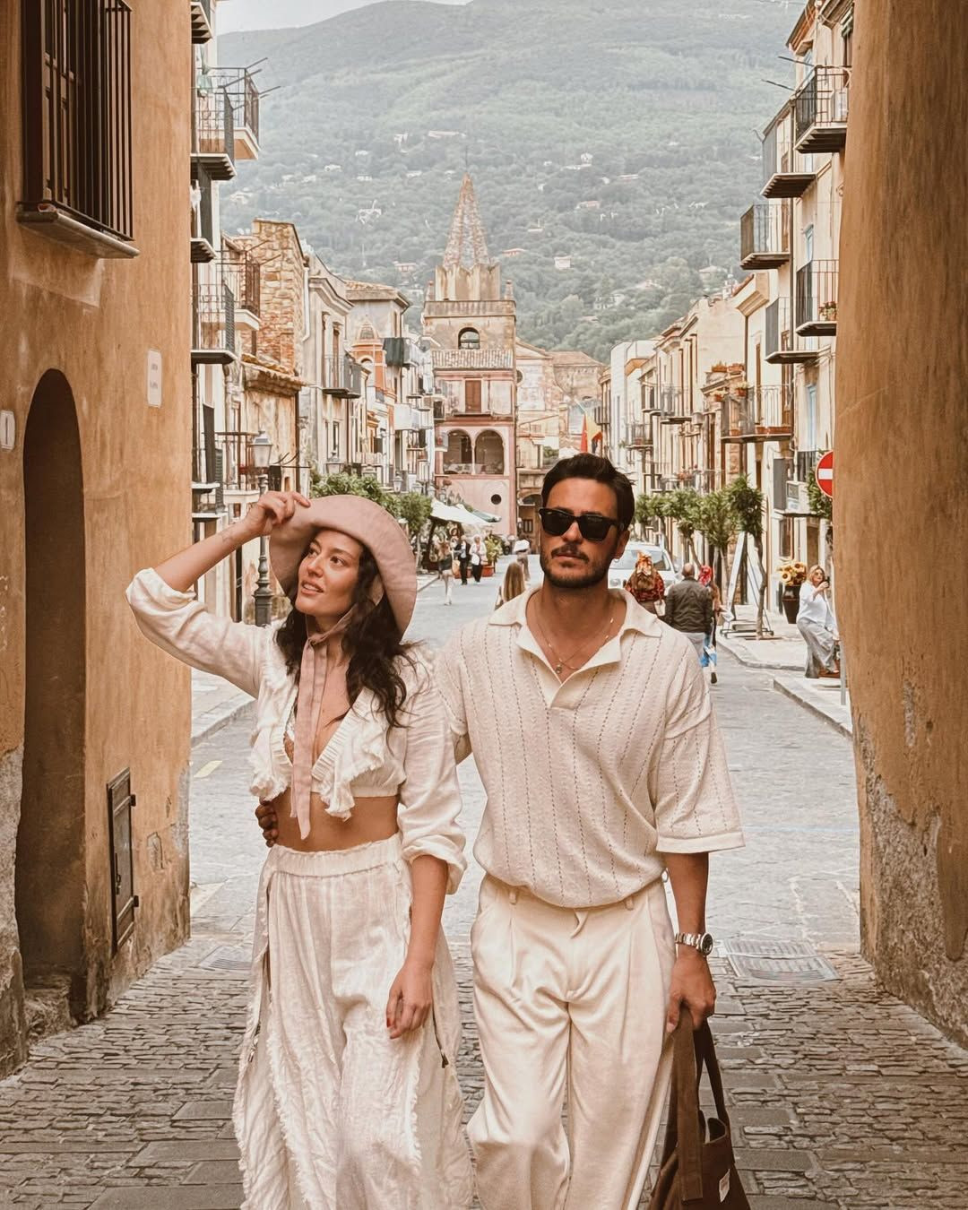 Kısa süre önce boşanan Anıl Altan ve Pelin Akil birlikte tatile çıktı! Herkes aynı yorumu yaptı: Keşke barışsanız - Sayfa 2