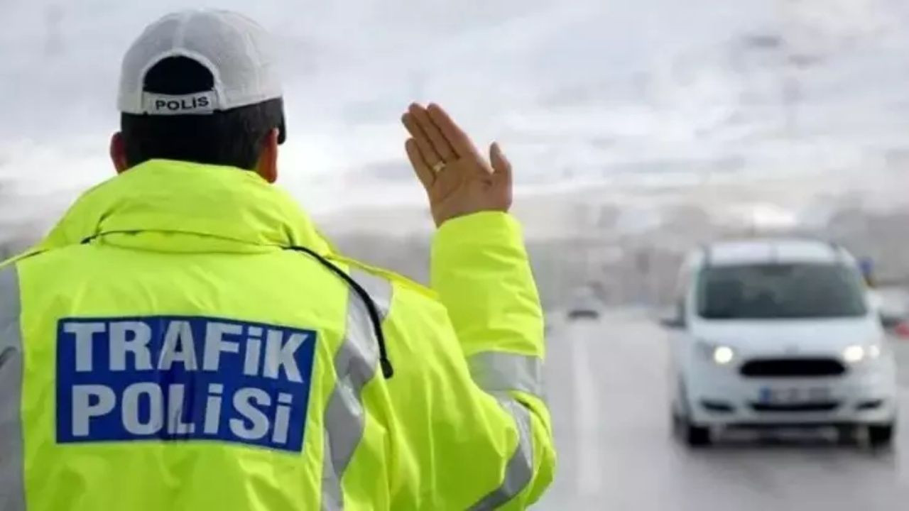 Bakan Yerlikaya trafikte yeni kuralları açıkladı! Çakarlı araç kullananların ehliyeti ve arabası alınacak - Sayfa 5