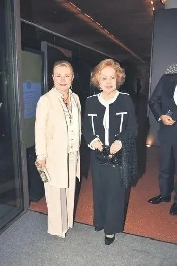 Koç anma töreninde aşk krizi! Caroline Koç merhum eşinin anma gecesine sevgilisiyle geldi! - Sayfa 3