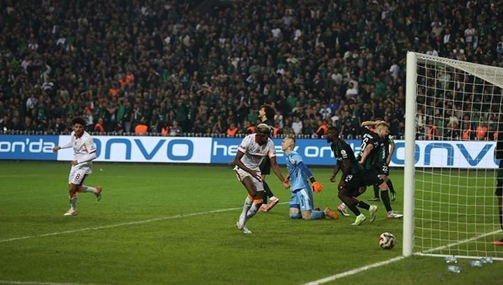 "Bu gözle görünür bir şekilde Galatasaray kulübüne operasyondur! Atılan gol ofsayt değil" Batuhan Karadeniz'den olay yorum - Sayfa 6