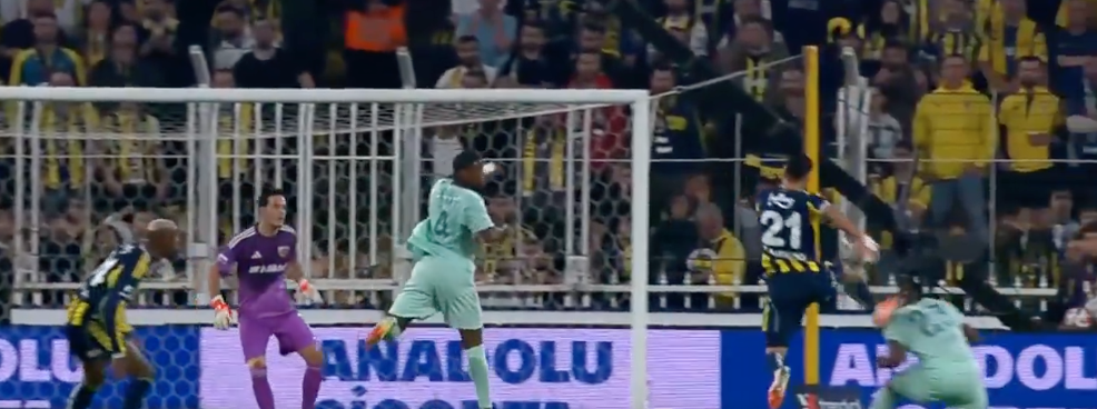 Marco Asensio'nun kırmızı kart görmesi gerekiyor muydu? Hakem yorumcuları ikiye bölündü: "Tartışmam bile!" - Sayfa 5