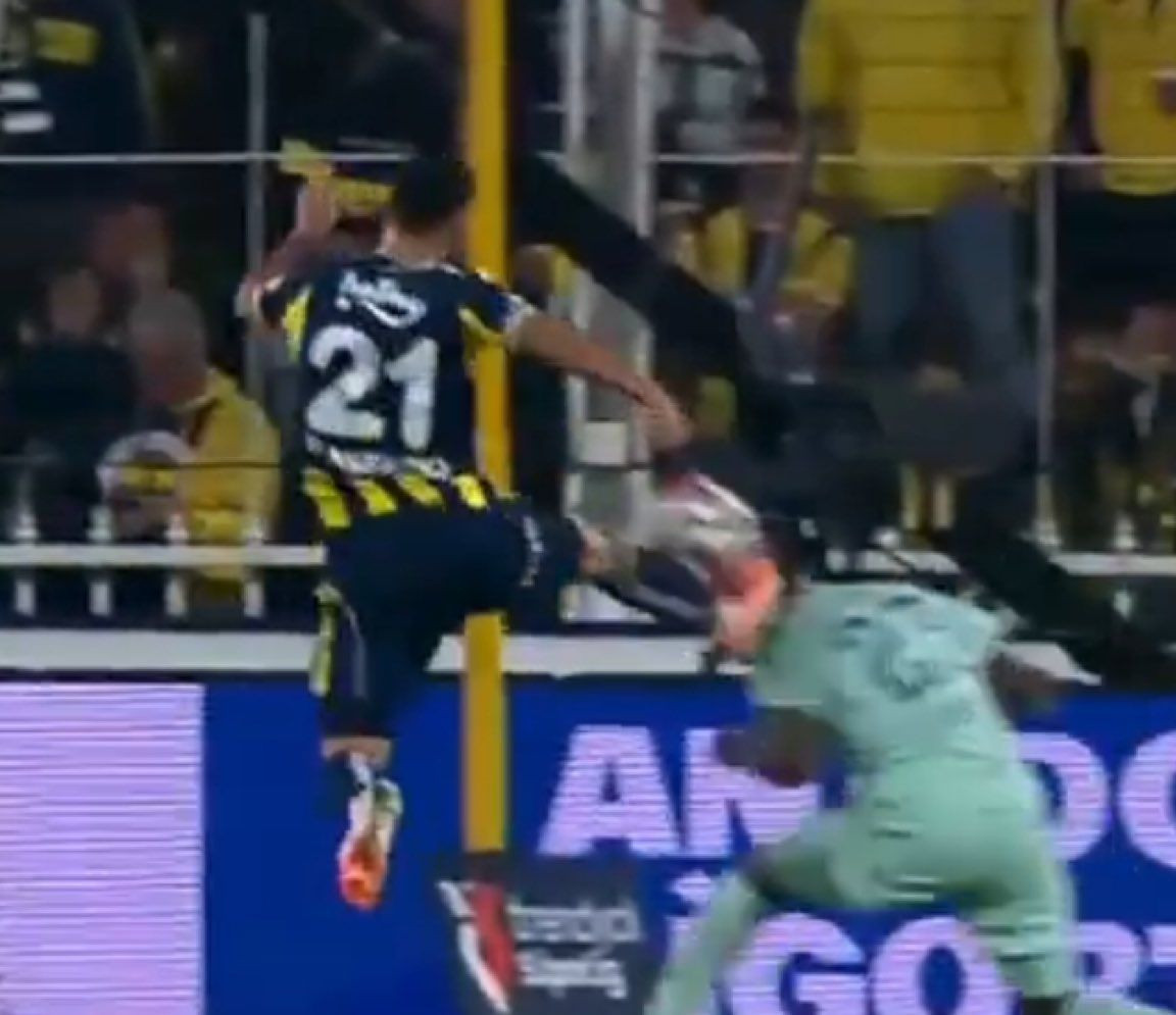 Marco Asensio'nun kırmızı kart görmesi gerekiyor muydu? Hakem yorumcuları ikiye bölündü: "Tartışmam bile!" - Sayfa 3