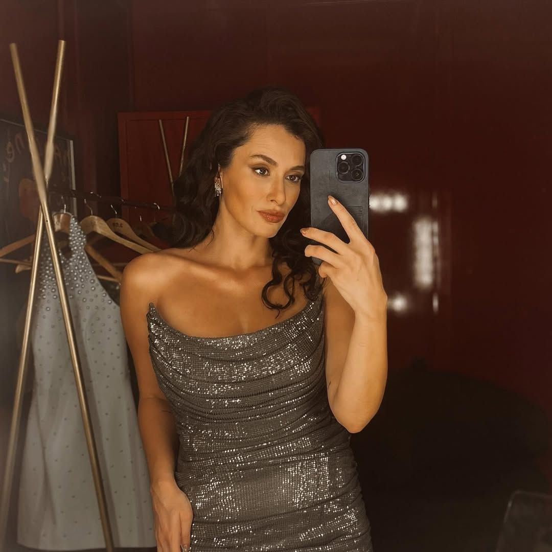 Hande Doğandemir'in yüzüklü paylaşımı kafa karıştırdı! Evleniyor mu? - Sayfa 6