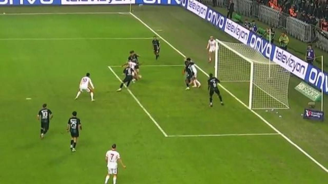 "Bu gözle görünür bir şekilde Galatasaray kulübüne operasyondur! Atılan gol ofsayt değil" Batuhan Karadeniz'den olay yorum - Sayfa 5