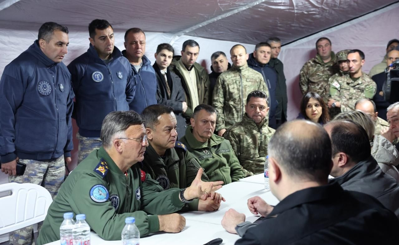 Kaza kırım ekibi olay yerinde! MSB görüntüleri paylaştı... Şehitlerimizin naaşları "Koca Yusuf" uçağı ile Türkiye'ye getirilecek! - Sayfa 1