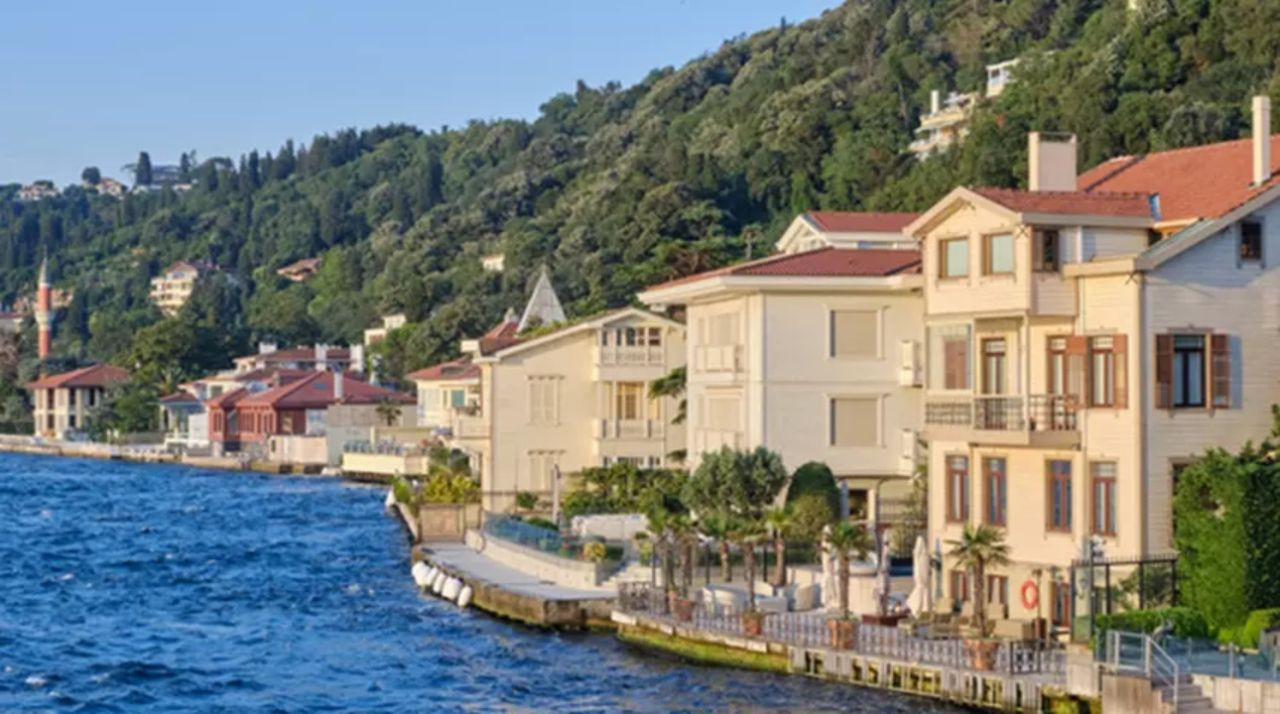 Adı, kimin olduğu bilinmiyor! Boğazdaki yalı satışa çıktı! 350 adet ev fiyatına yalı - Sayfa 1