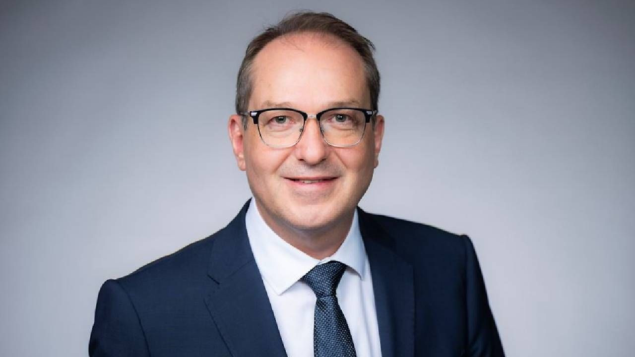 Almanya’yı sarsan skandal! Merkel ve Scholz’u hedef alan ölüm listesi alarmı: Suikast için bağış toplamışlar - Sayfa 6