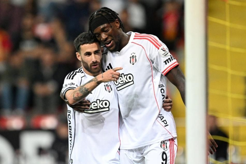 "Rafa Silva Beşiktaş'ı küçümsüyor! Bu hareketleri Galatasaray'da yapabilir misin?" Canlı yayında şok sözler! - Sayfa 13