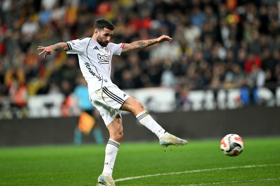 "Rafa Silva Beşiktaş'ı küçümsüyor! Bu hareketleri Galatasaray'da yapabilir misin?" Canlı yayında şok sözler! - Sayfa 9