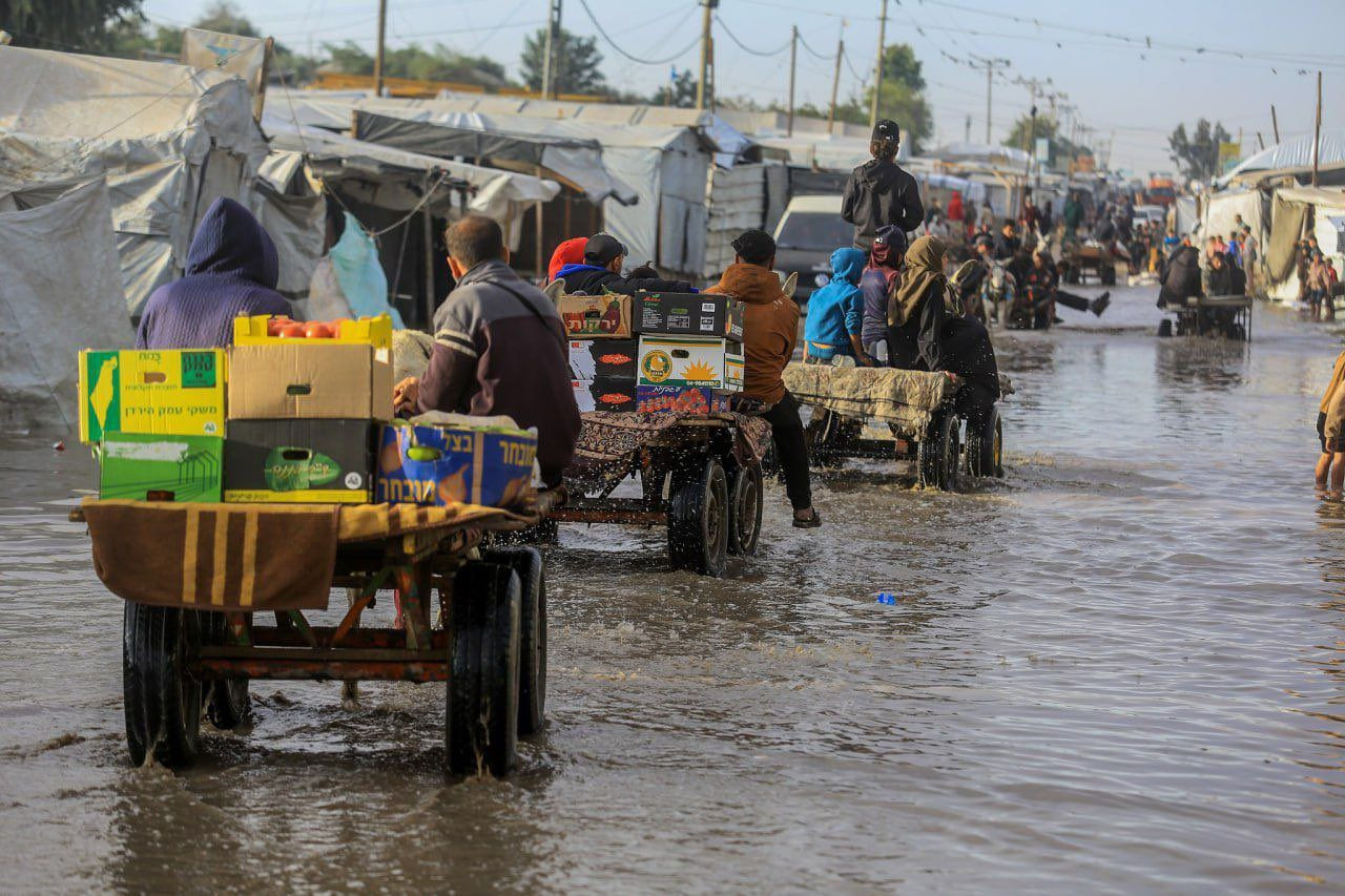 Gazze’yi bu kez sel vurdu! Şiddetli yağış çadırları su altında bıraktı: Lağım suları, hastalık riski ve ‘saatli bomba’ uyarısı... - Sayfa 3
