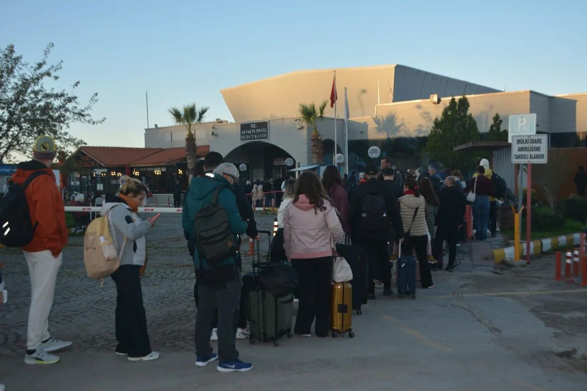 Midilli’de Türk turist çifte şok: Sigara yüzünde nezarette soğukta bırakıldılar, yemek verilmedi! - Sayfa 1