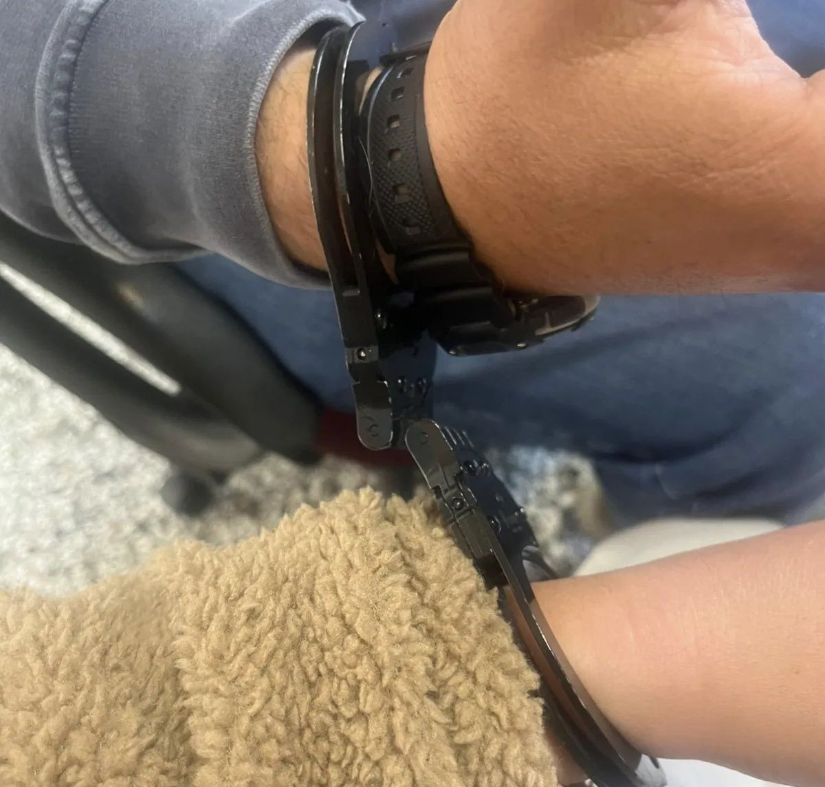 Midilli’de Türk turist çifte şok: Sigara yüzünde nezarette soğukta bırakıldılar, yemek verilmedi! - Sayfa 3