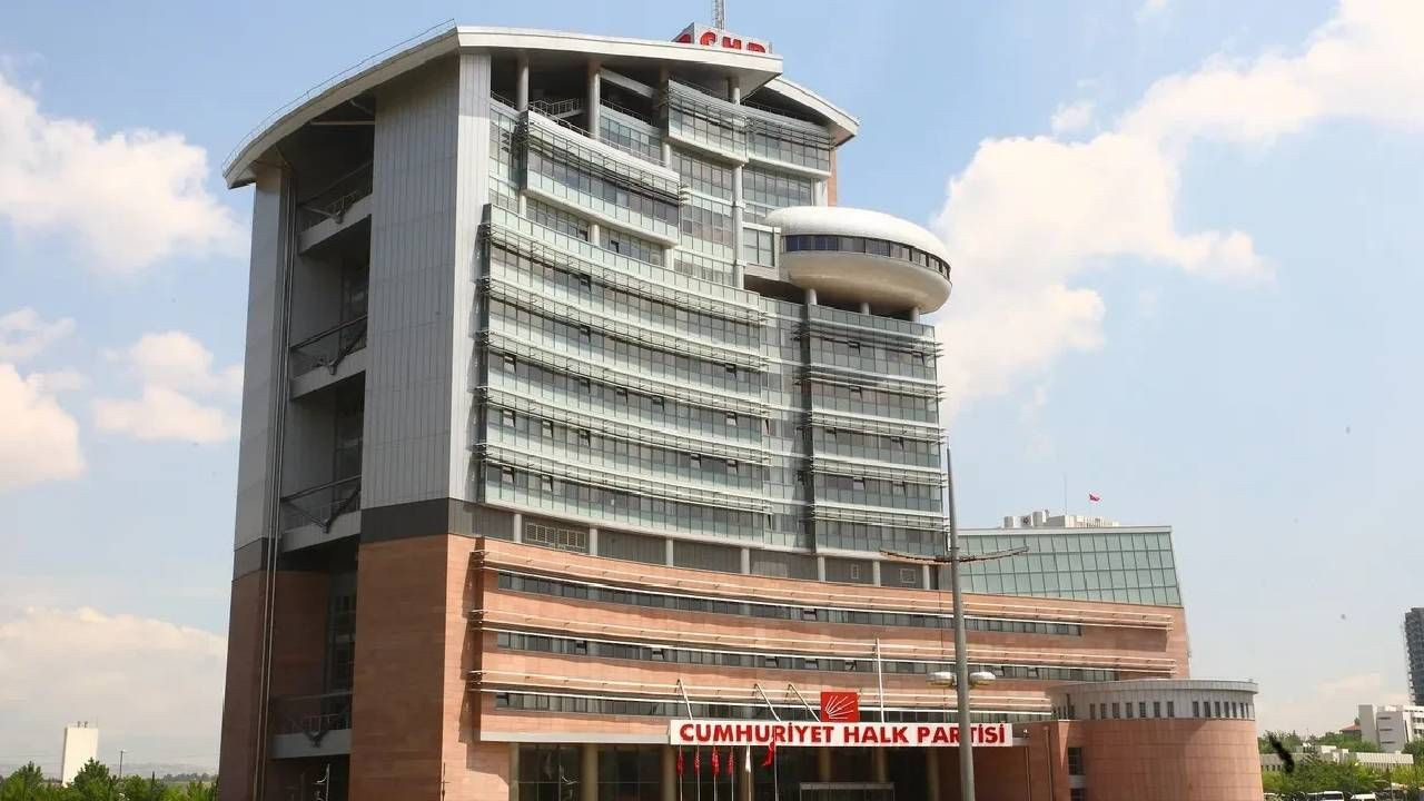 CHP kurultayı öncesi kayyım bombası! Avukatlar mahkemeye belgeleri bundu  Mutlak butlan yeniden gündemde - Sayfa 1