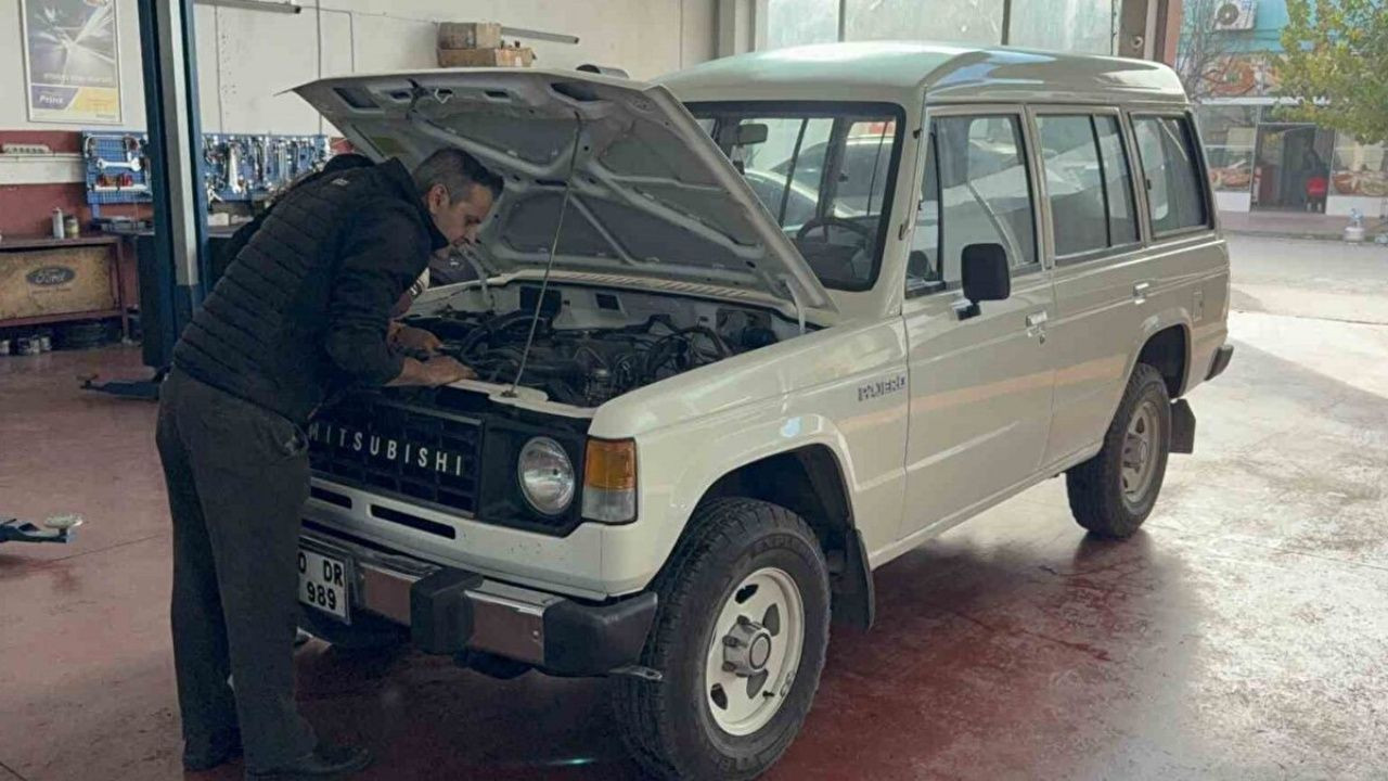 Oğlu satın aldı! “Efsane Vali”nin makam aracı 45 yıl sonra evine geri döndü - Sayfa 1