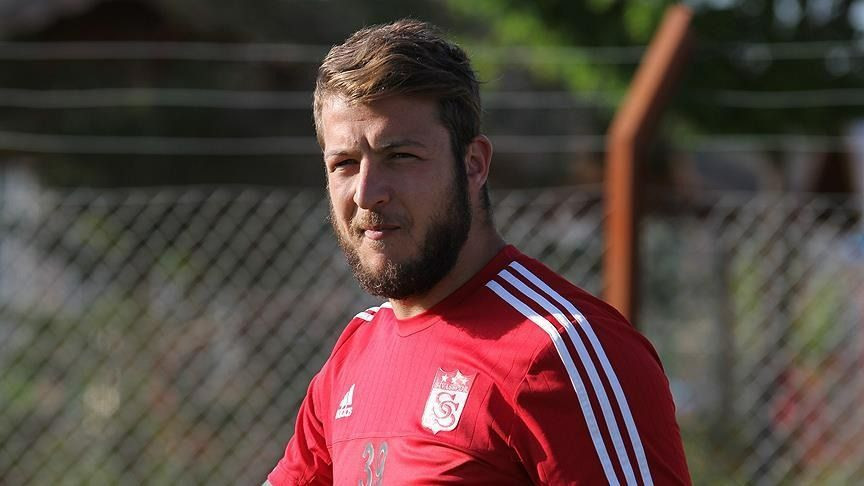 Eski futbolcu Batuhan Karadeniz’in tüm servetine el konuldu! Kırmızı bültenle aranıyor! - Sayfa 2