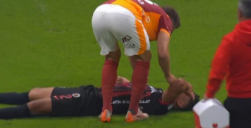 Galatasaray'ın lehine bir penaltı bir de kırmızı kart verilmemiş! Trio ekibi açıkladı: Bu kadarına da pes! - Sayfa 7