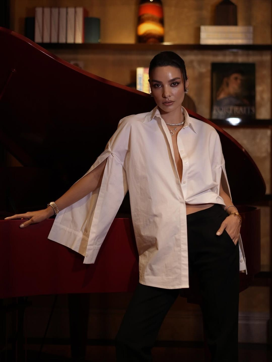 Hazal Filiz Küçükköse gizemli erkek arkadaşıyla gecelerde yakalandı! - Sayfa 1