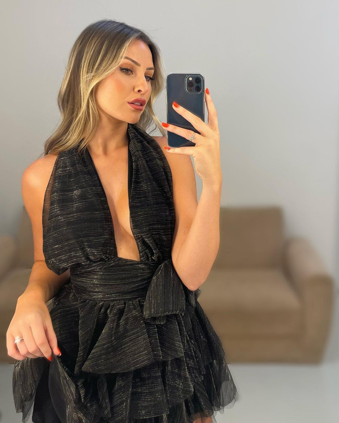 Serdar Ortaç'ın intikamı ağır oldu! Chloe Loughnan, duyunca kriz geçirdi - Sayfa 10