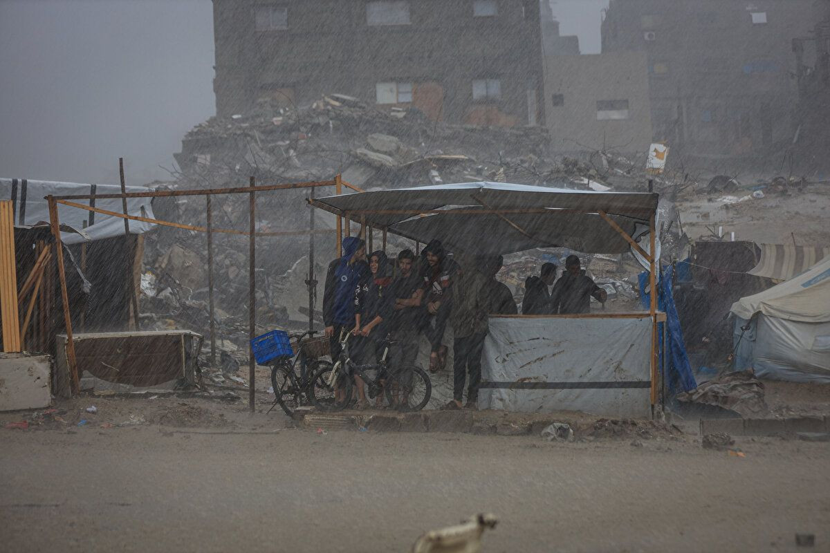 Gazze'de felaket! Şiddetli yağış Filistinlilerin çadırlarını sular altında bıraktı - Sayfa 10