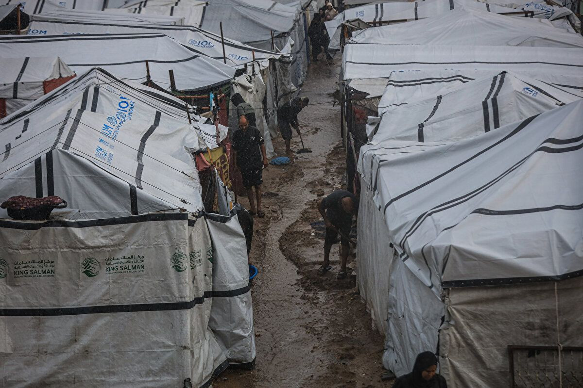 Gazze'de felaket! Şiddetli yağış Filistinlilerin çadırlarını sular altında bıraktı - Sayfa 11