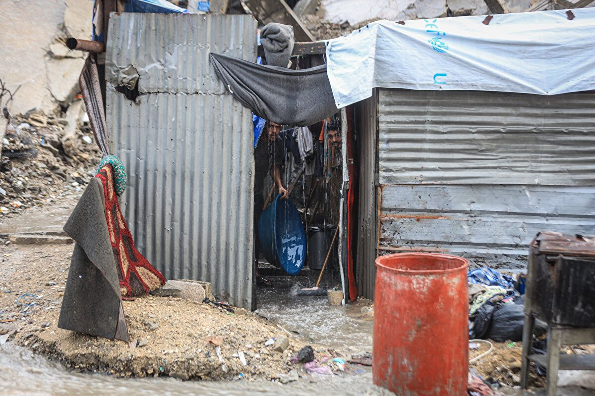 Gazze'de felaket! Şiddetli yağış Filistinlilerin çadırlarını sular altında bıraktı - Sayfa 3